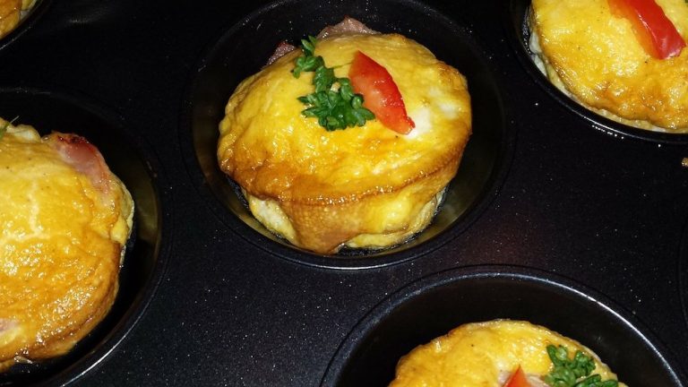 breakfast muffin with egg and bacon